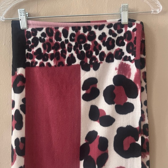 🏷️ 🎉totw • abstract leopard print fringe scarf - Picture 8 of 13